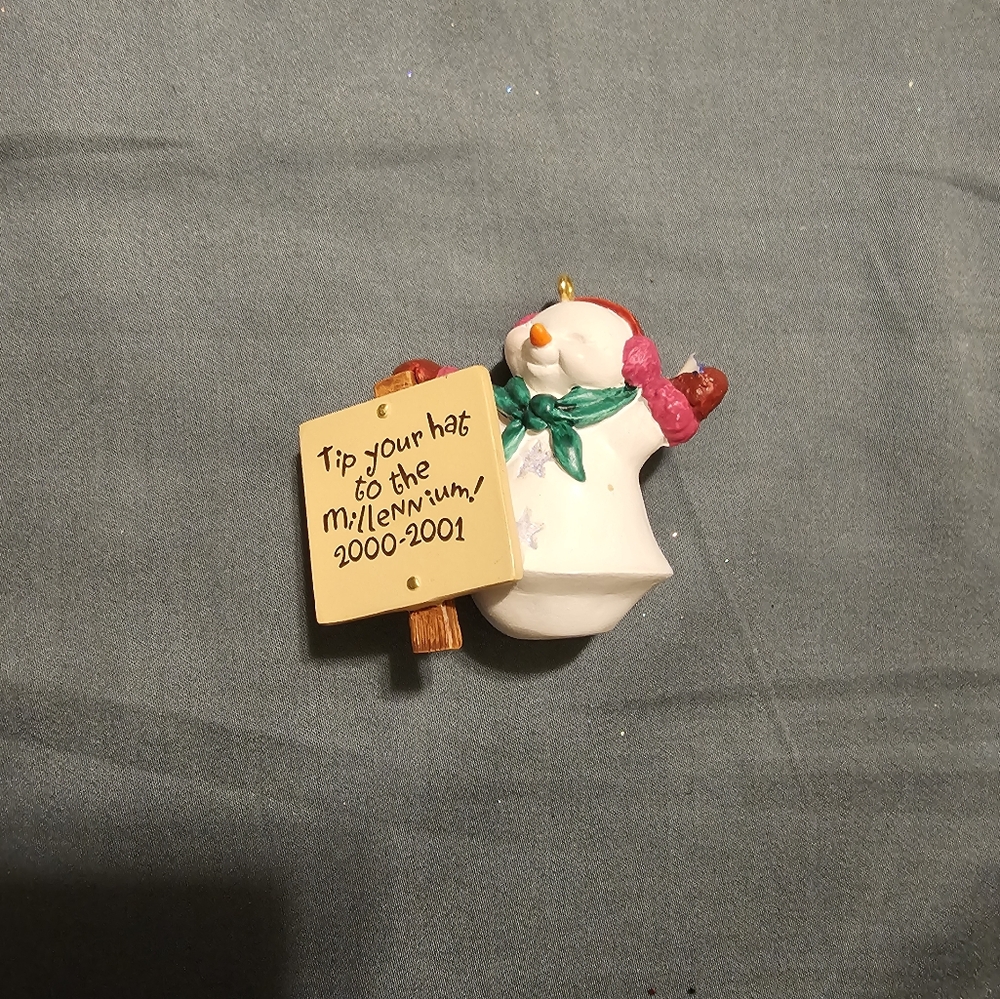 EUC Hallmark Keepsake Ornament "Millennium Snowma'am" 2000